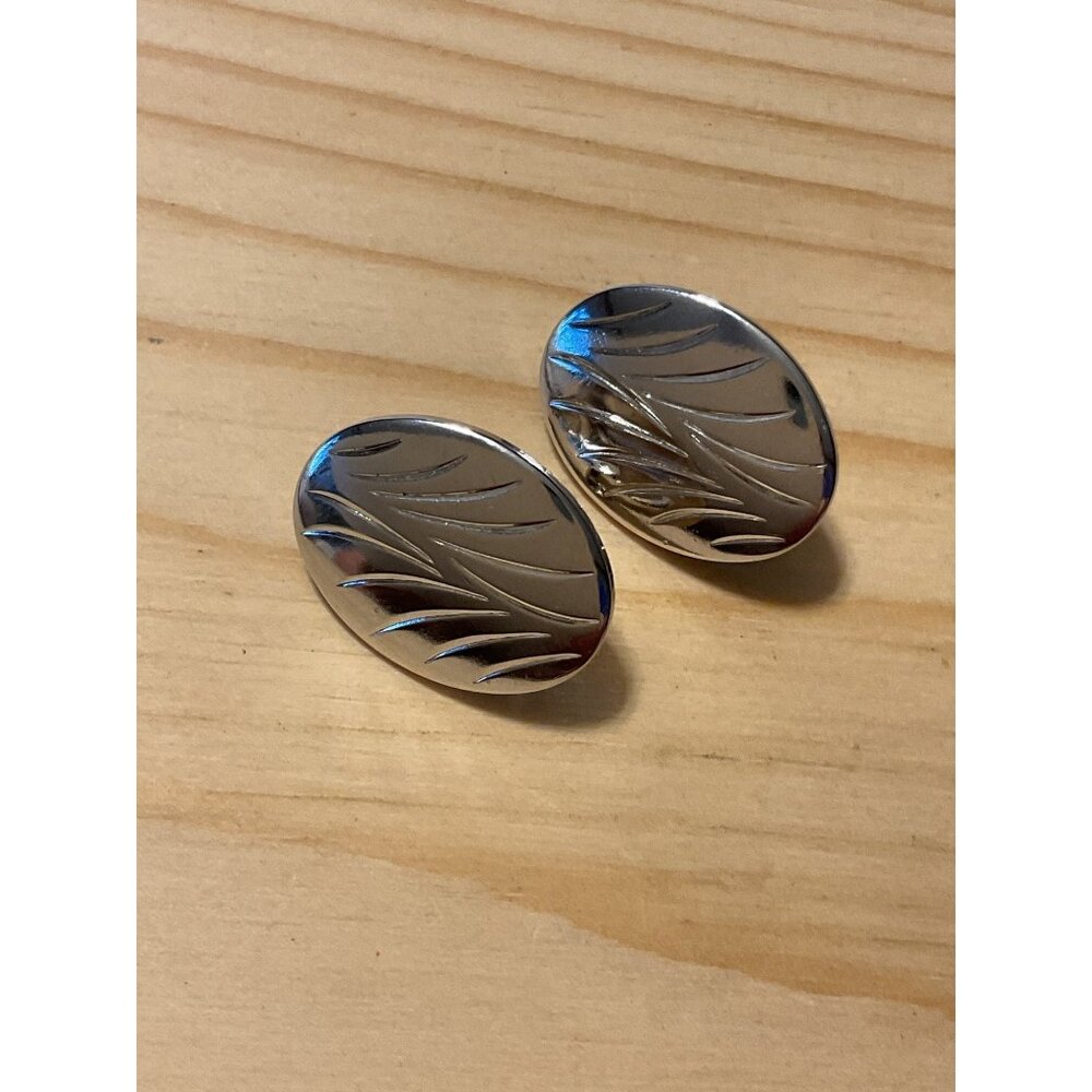 Vintage Sarah Cov Silver Tone Clip On Earrings Leaf Engraving